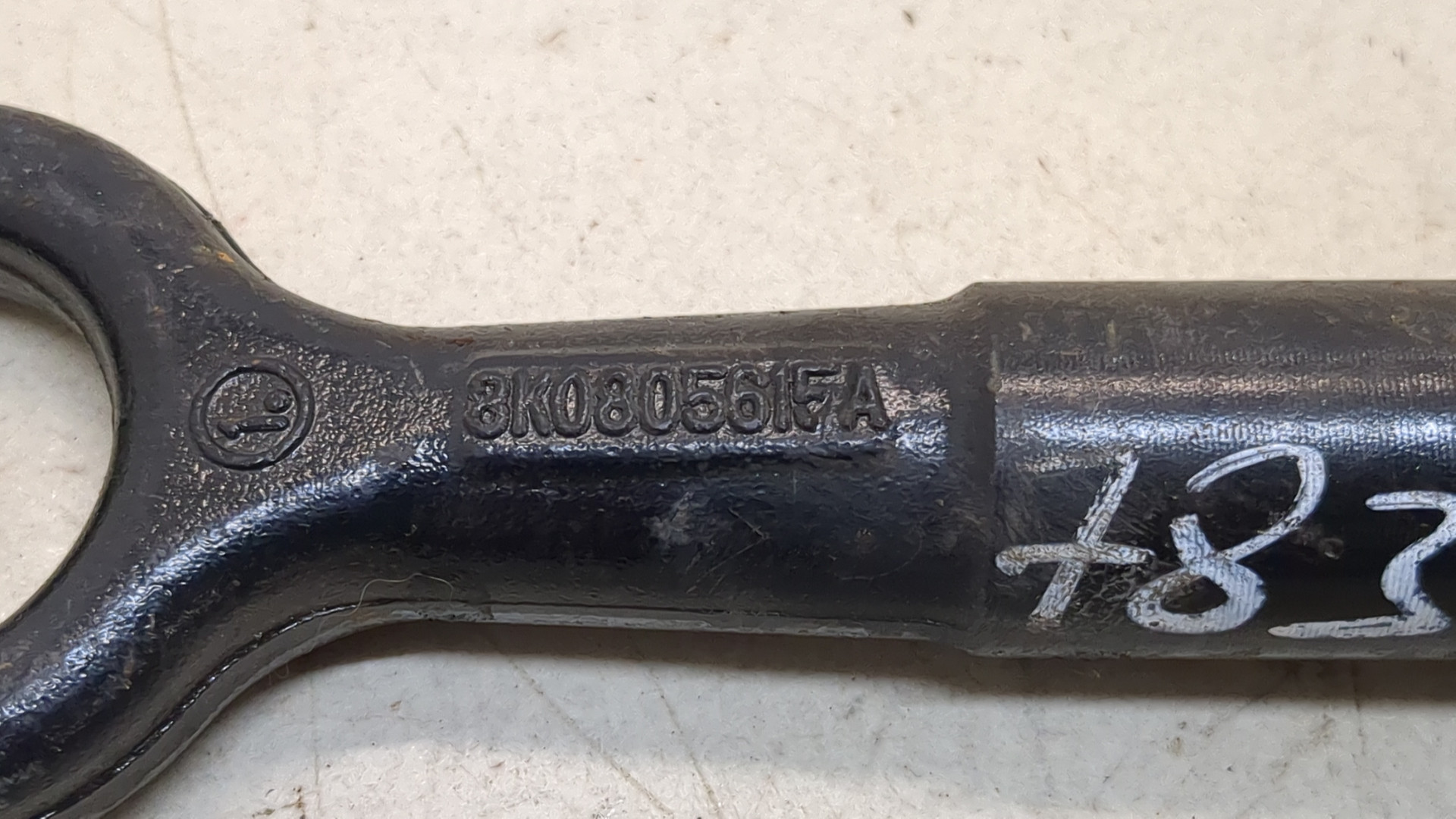 Крюк буксировочный