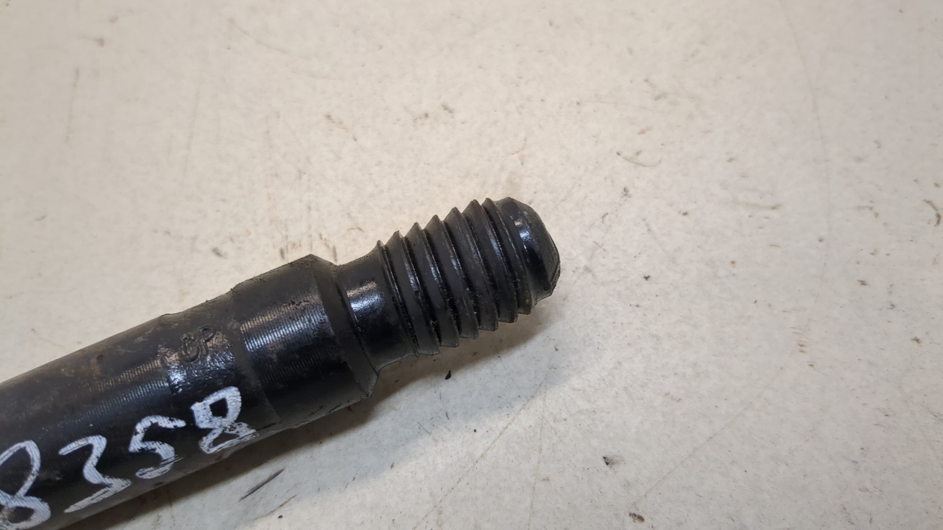 Крюк буксировочный