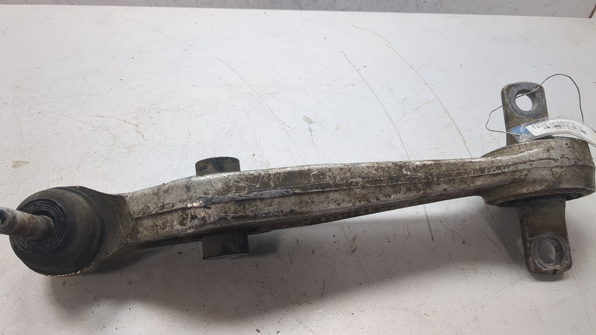 Рычаг передний левый