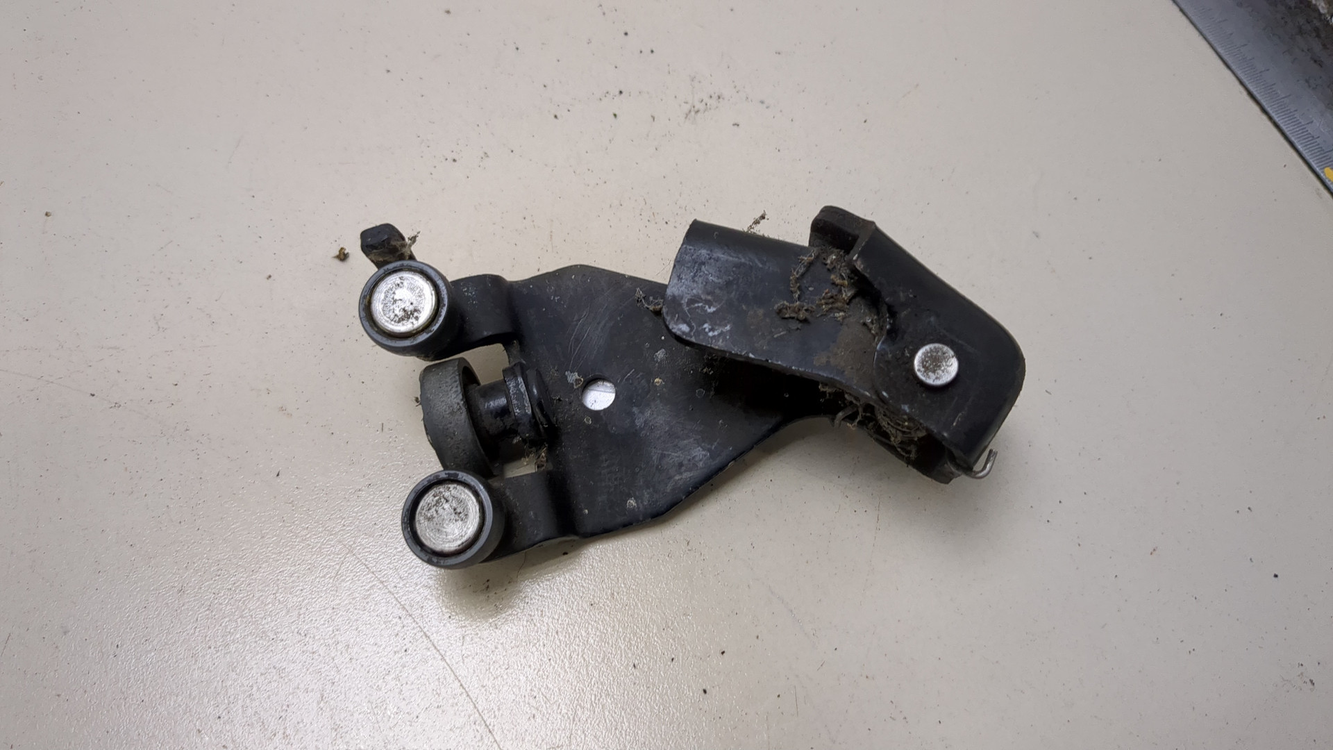 Механизм замка двери