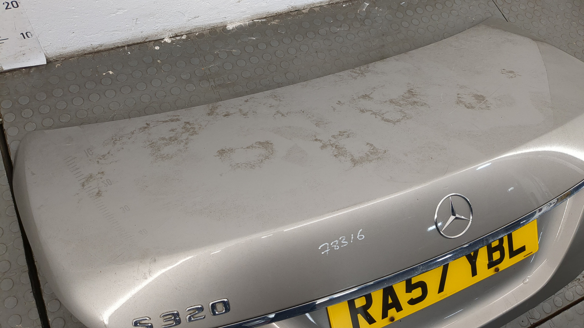 Дверь багажника