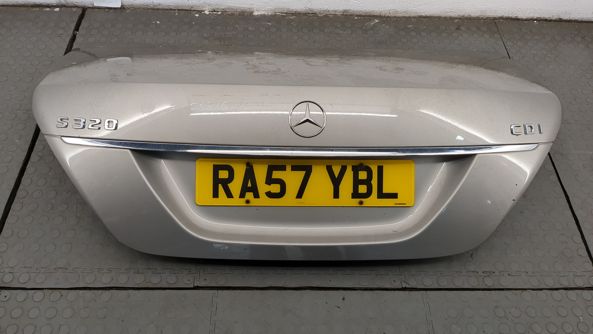 Дверь багажника