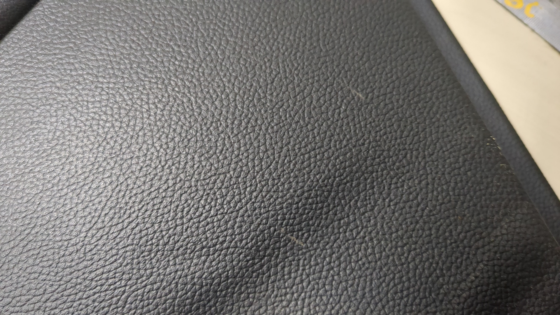 Обшивка двери передней правой