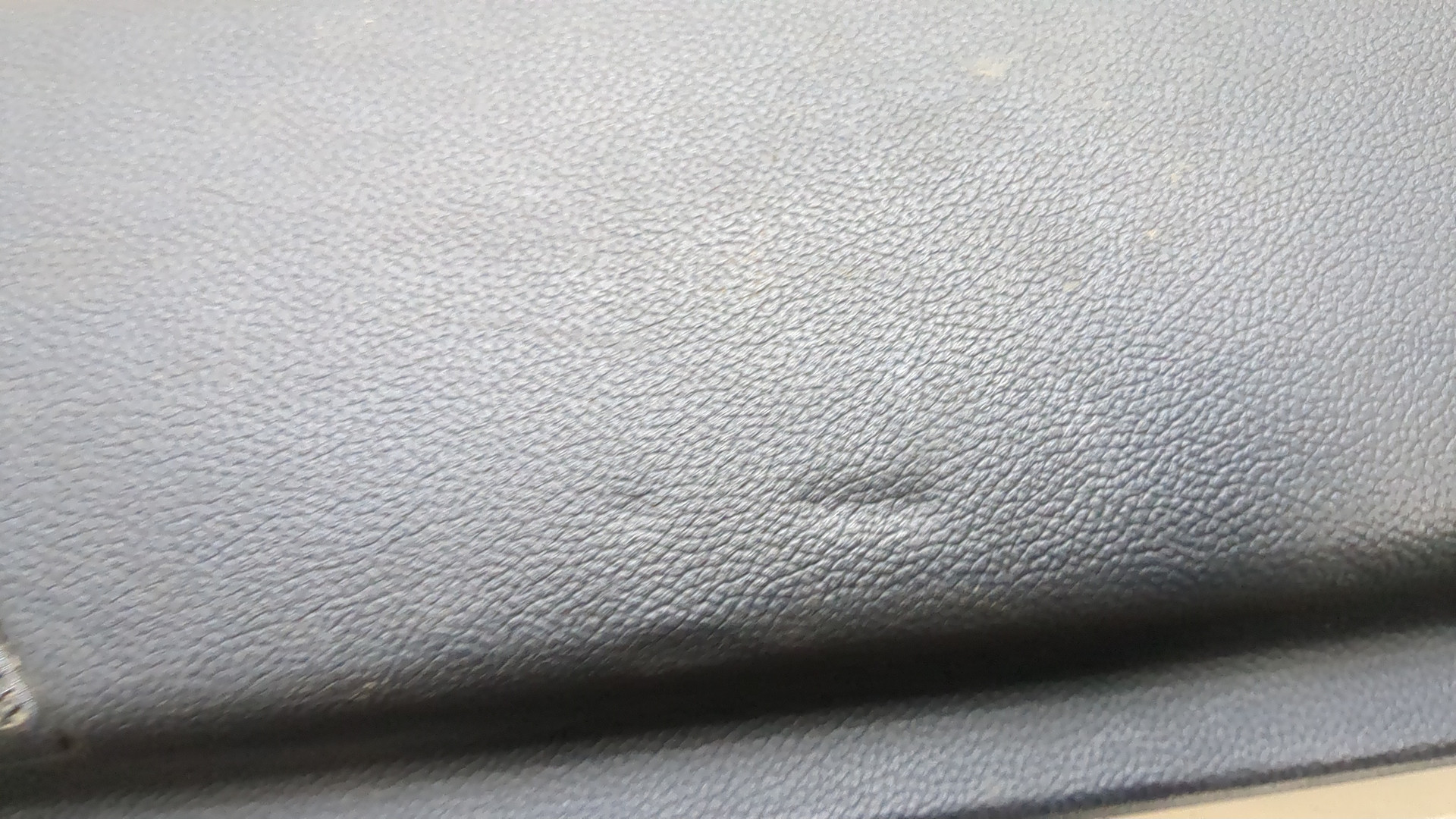 Обшивка двери передней правой