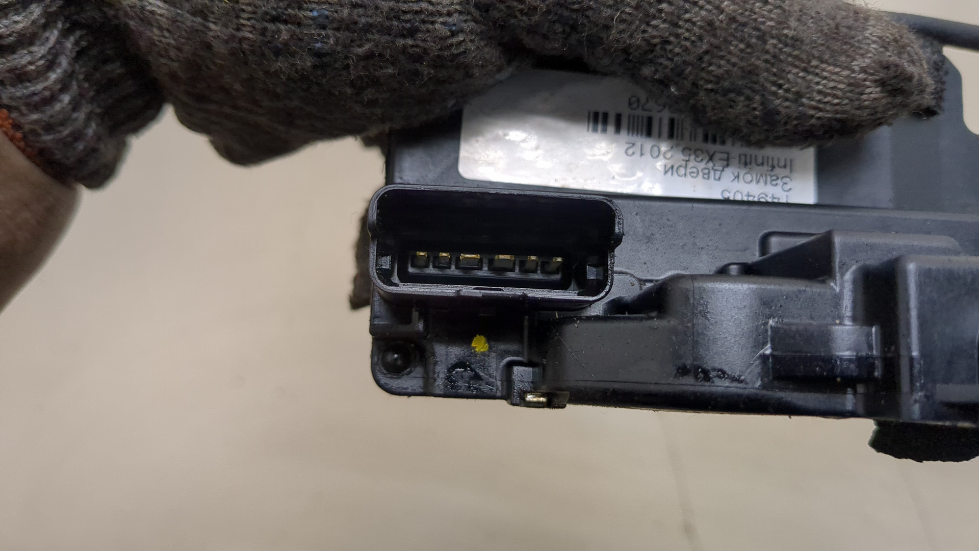 Замок двери передней правой