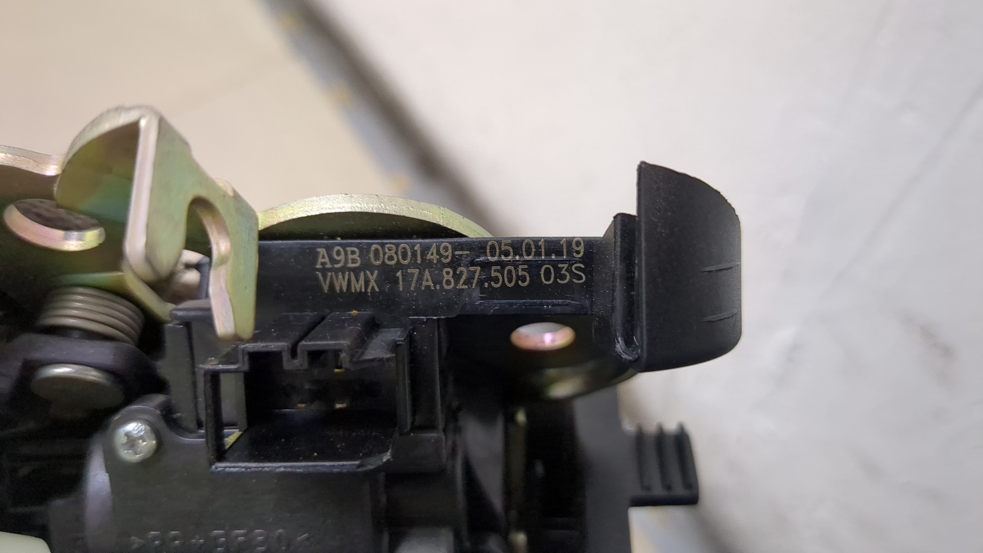 Замок багажника