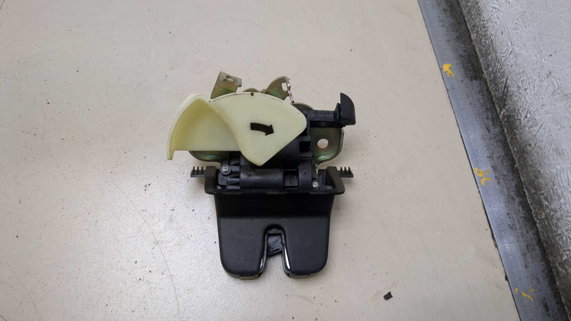 Замок багажника