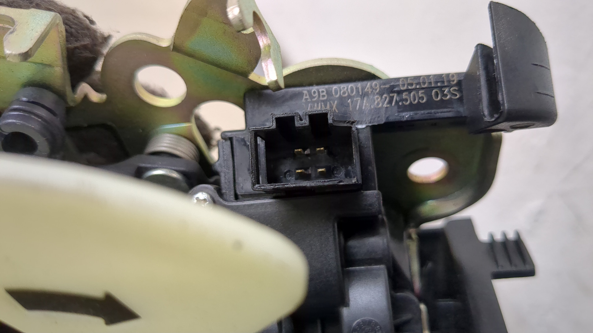 Замок багажника