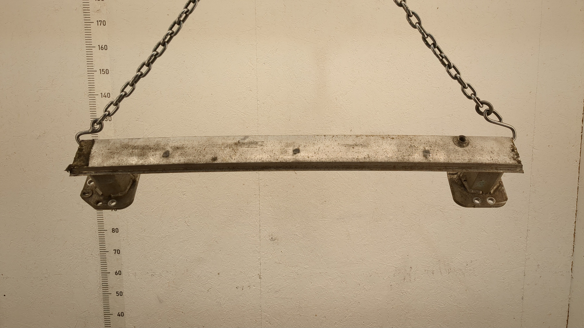 Усилитель переднего бампера