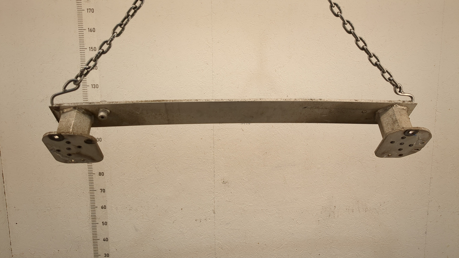 Усилитель переднего бампера