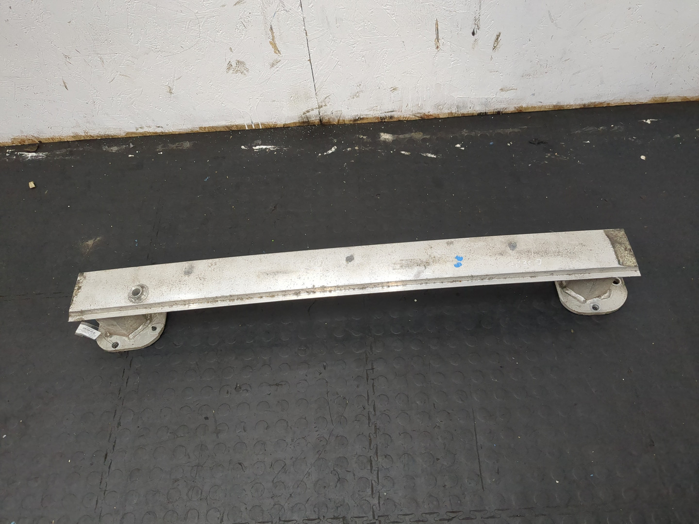 Усилитель переднего бампера