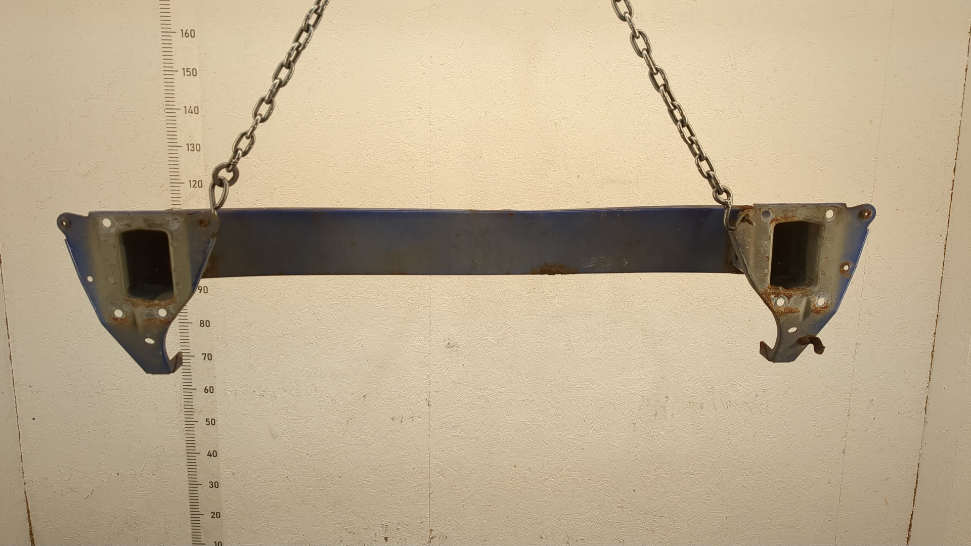 Усилитель переднего бампера