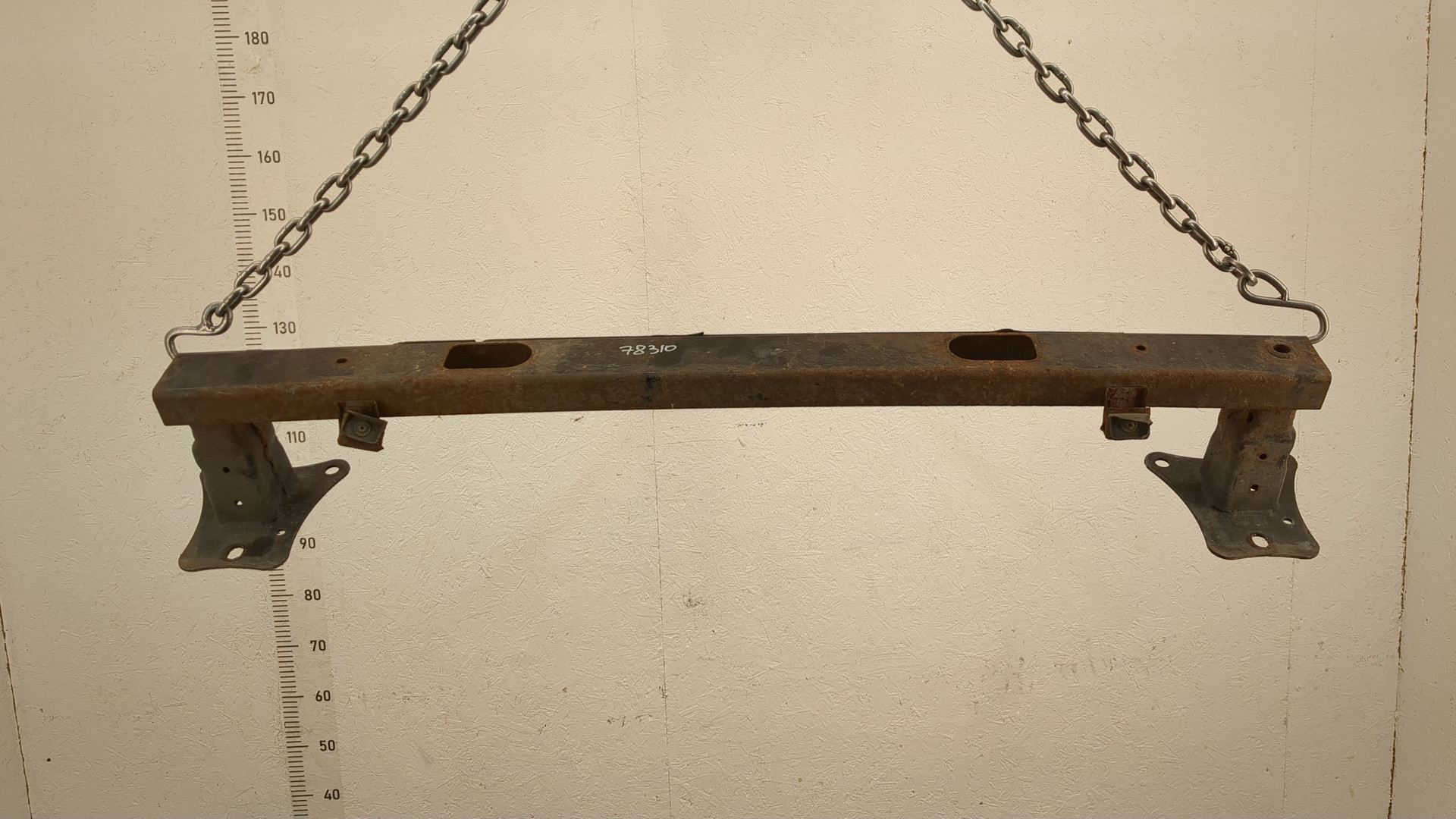 Усилитель заднего бампера