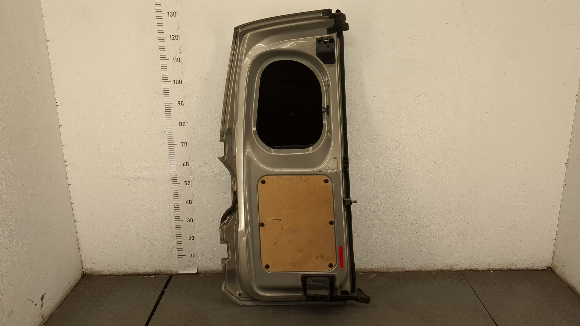 Дверь багажника правая