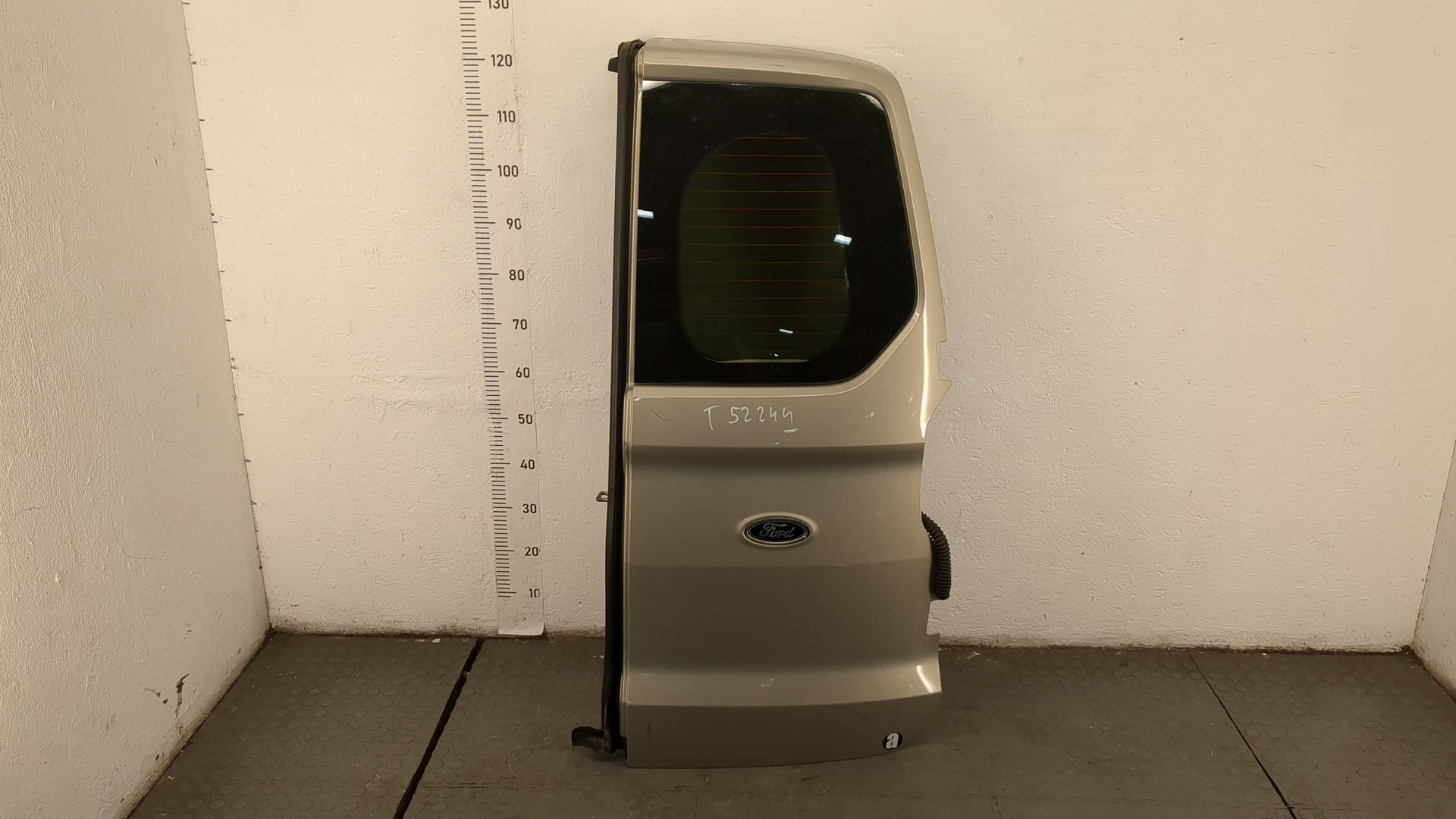 Дверь багажника правая