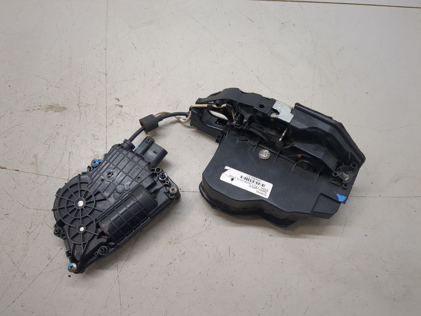 Замок двери передней правой