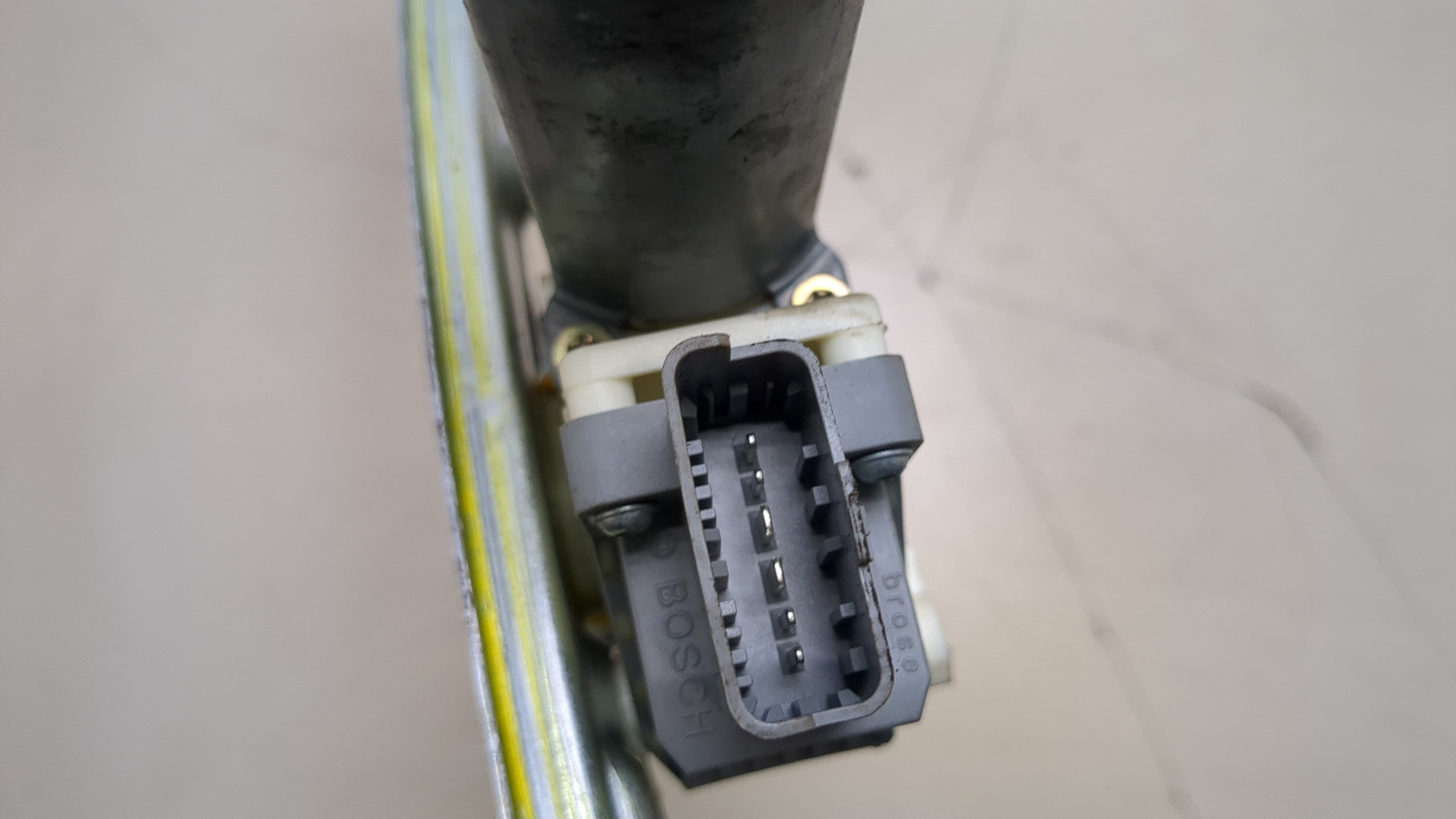 Стеклоподъемник электр. задний левый