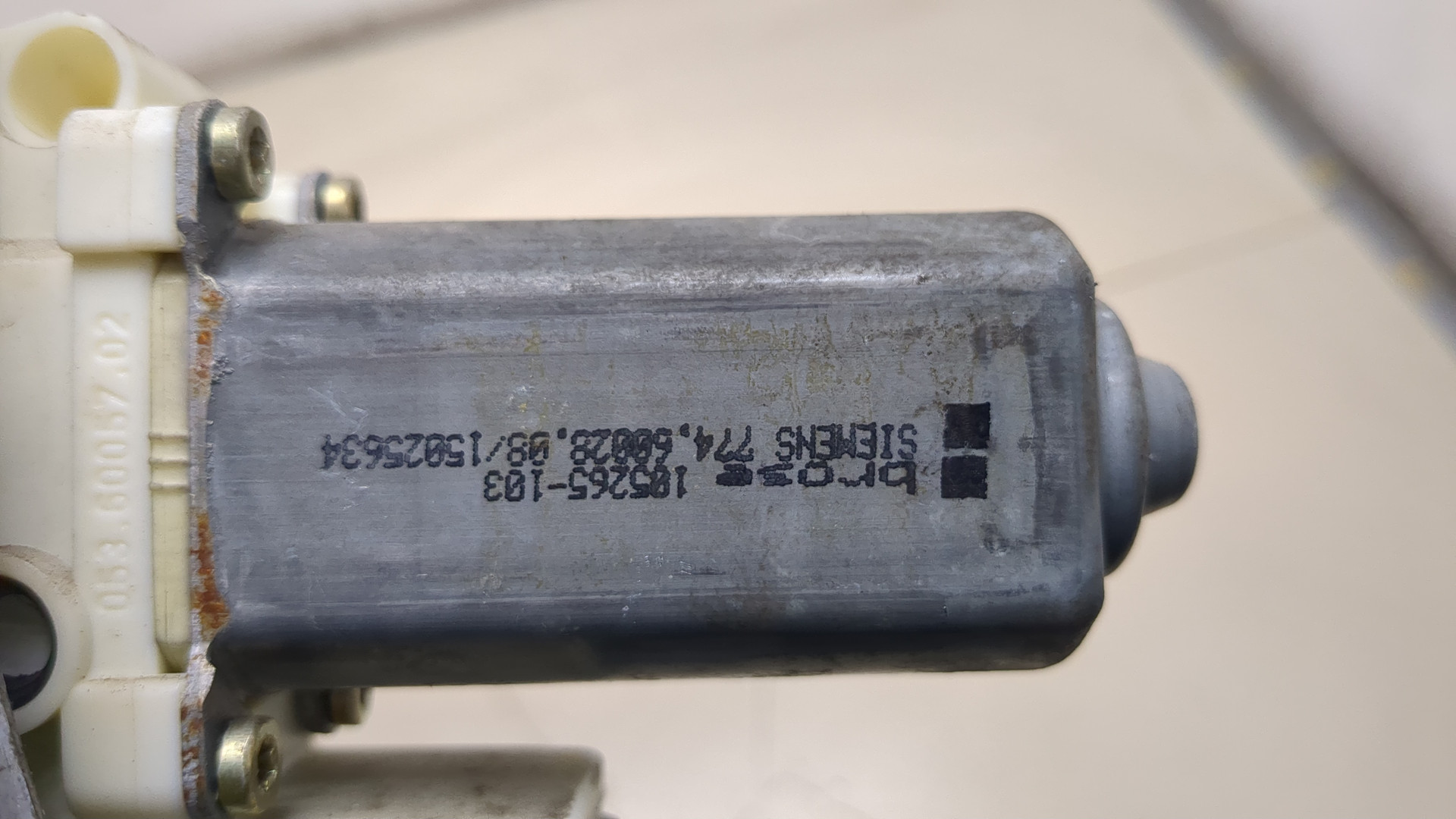 Стеклоподъемник электр. задний левый