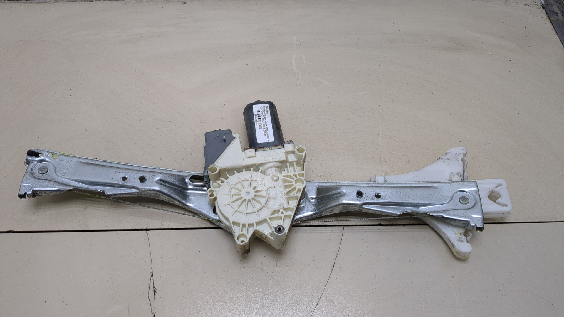 Стеклоподъемник электр. задний левый