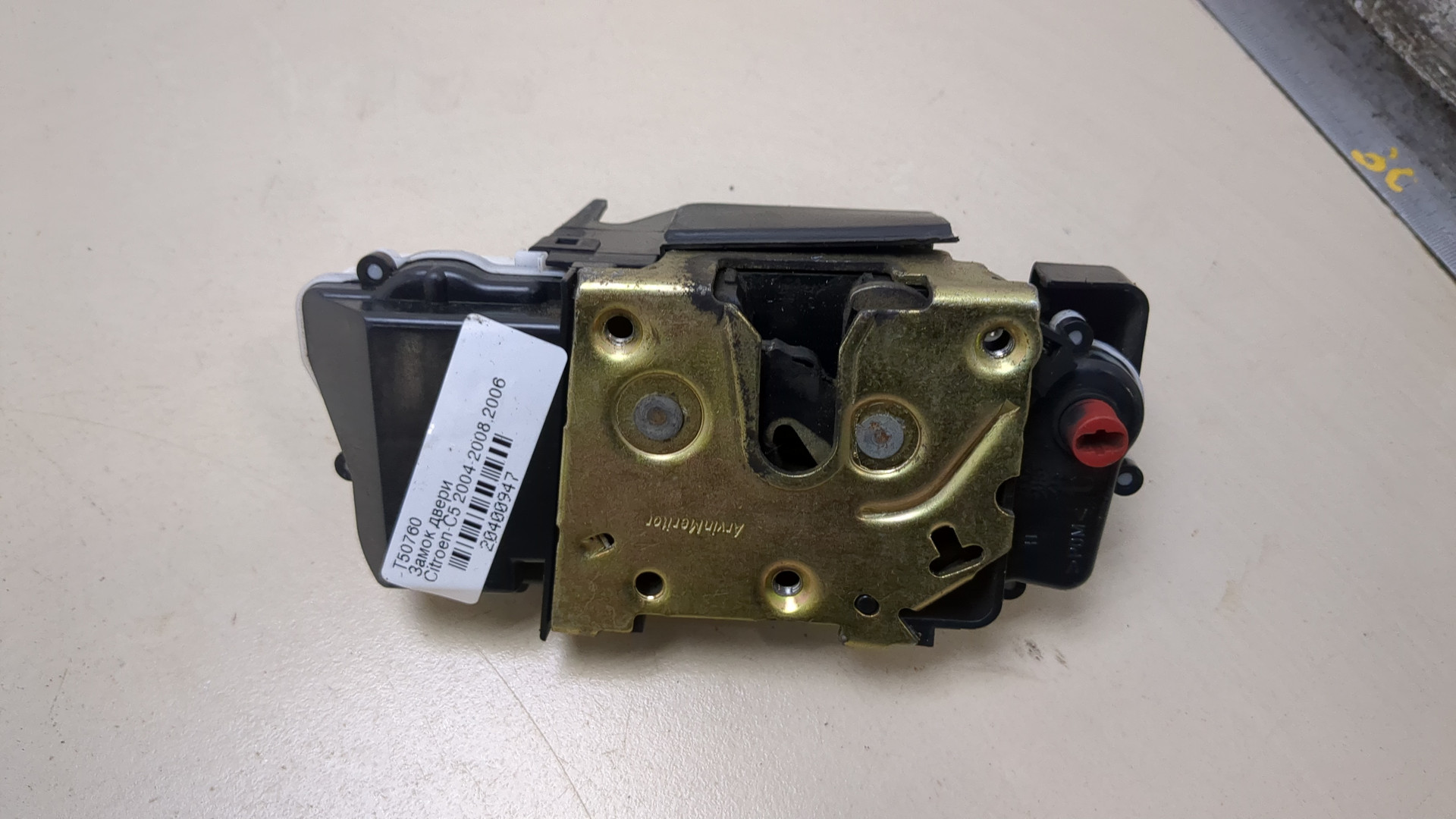 Замок двери задней левой