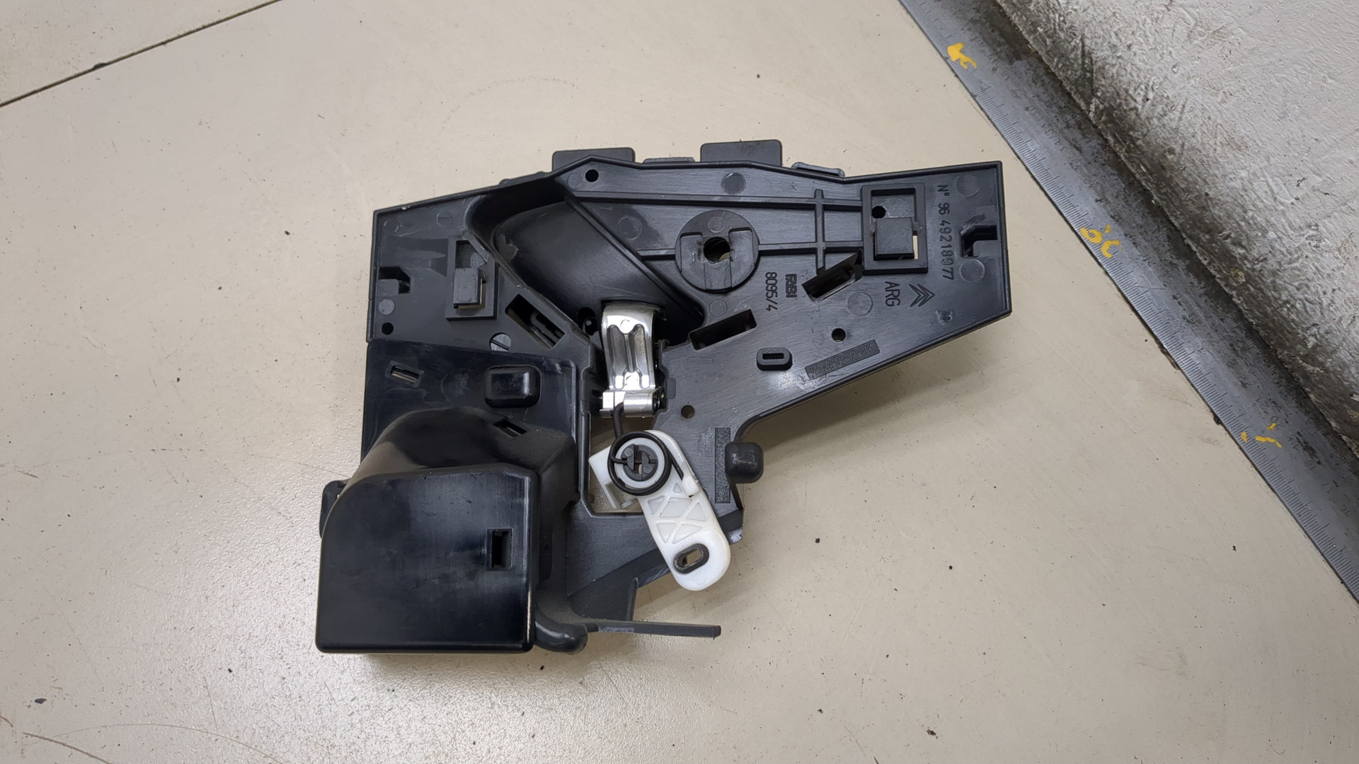 Ручка двери задней внутренняя левая