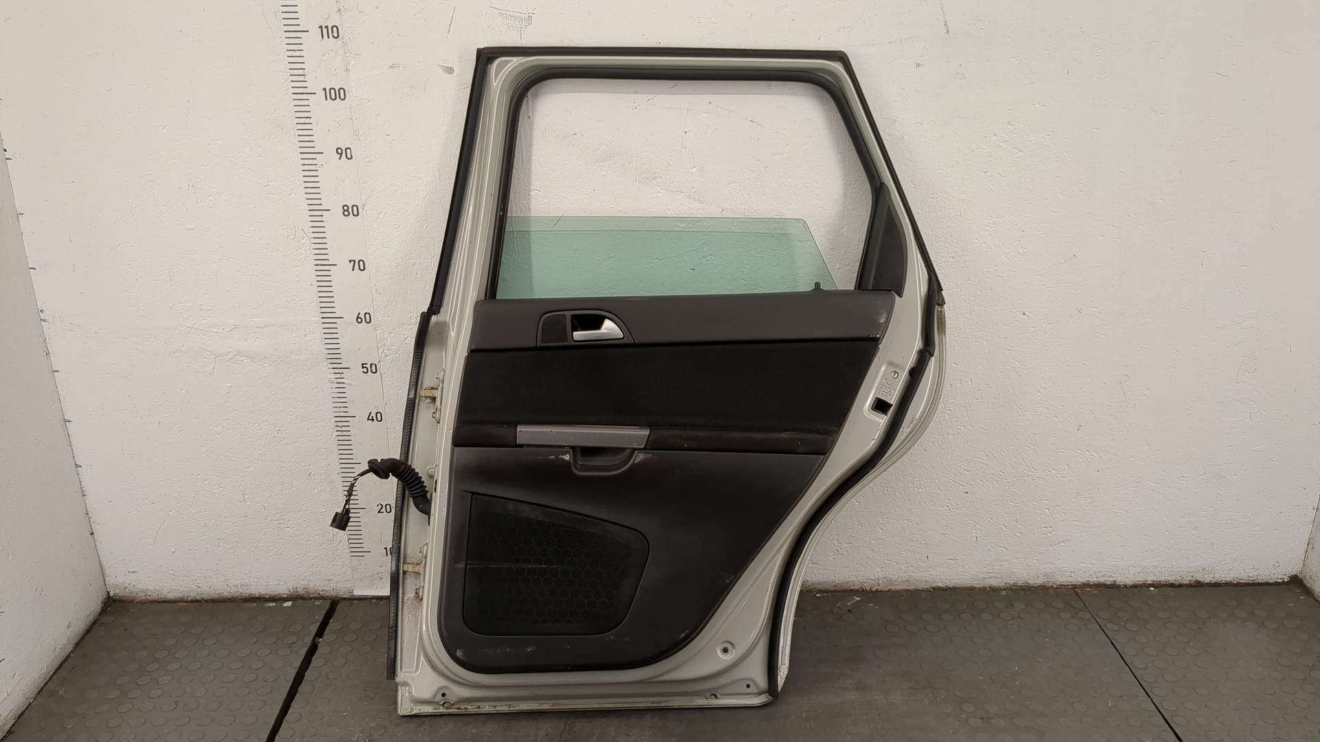 Дверь задняя правая