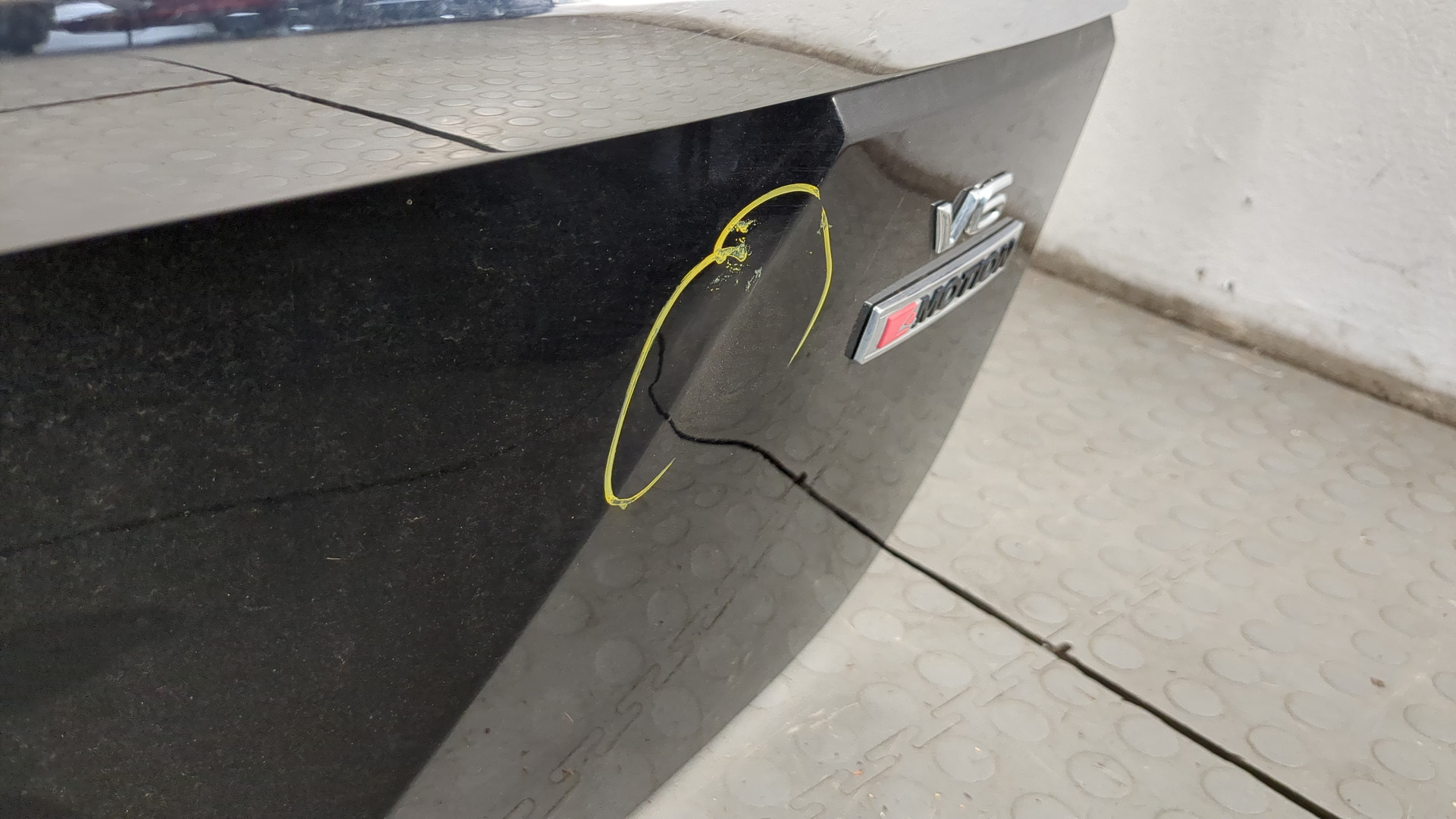 Дверь багажника