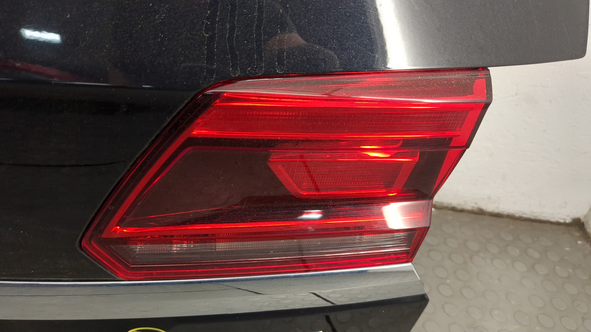 Дверь багажника