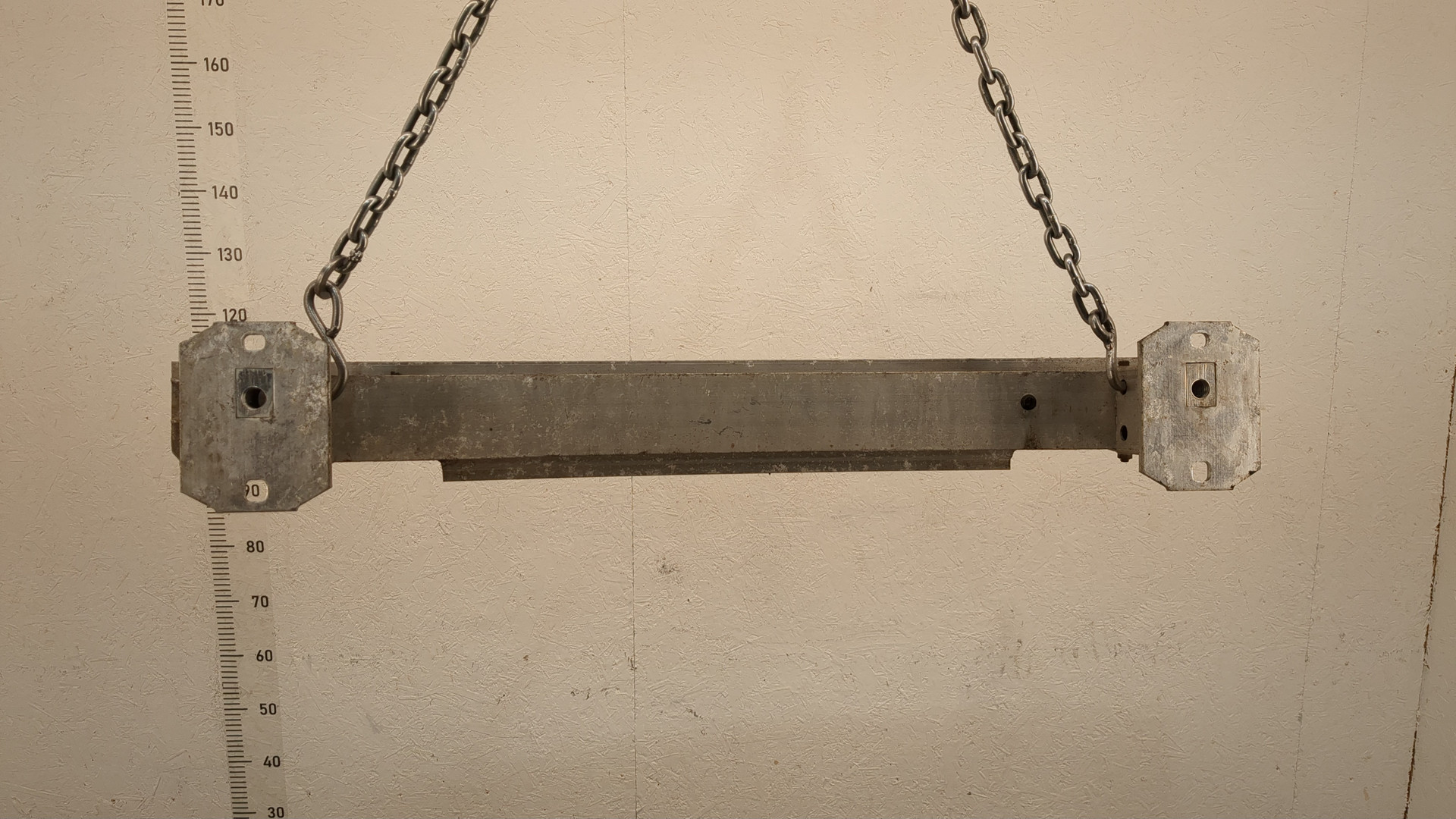 Усилитель заднего бампера