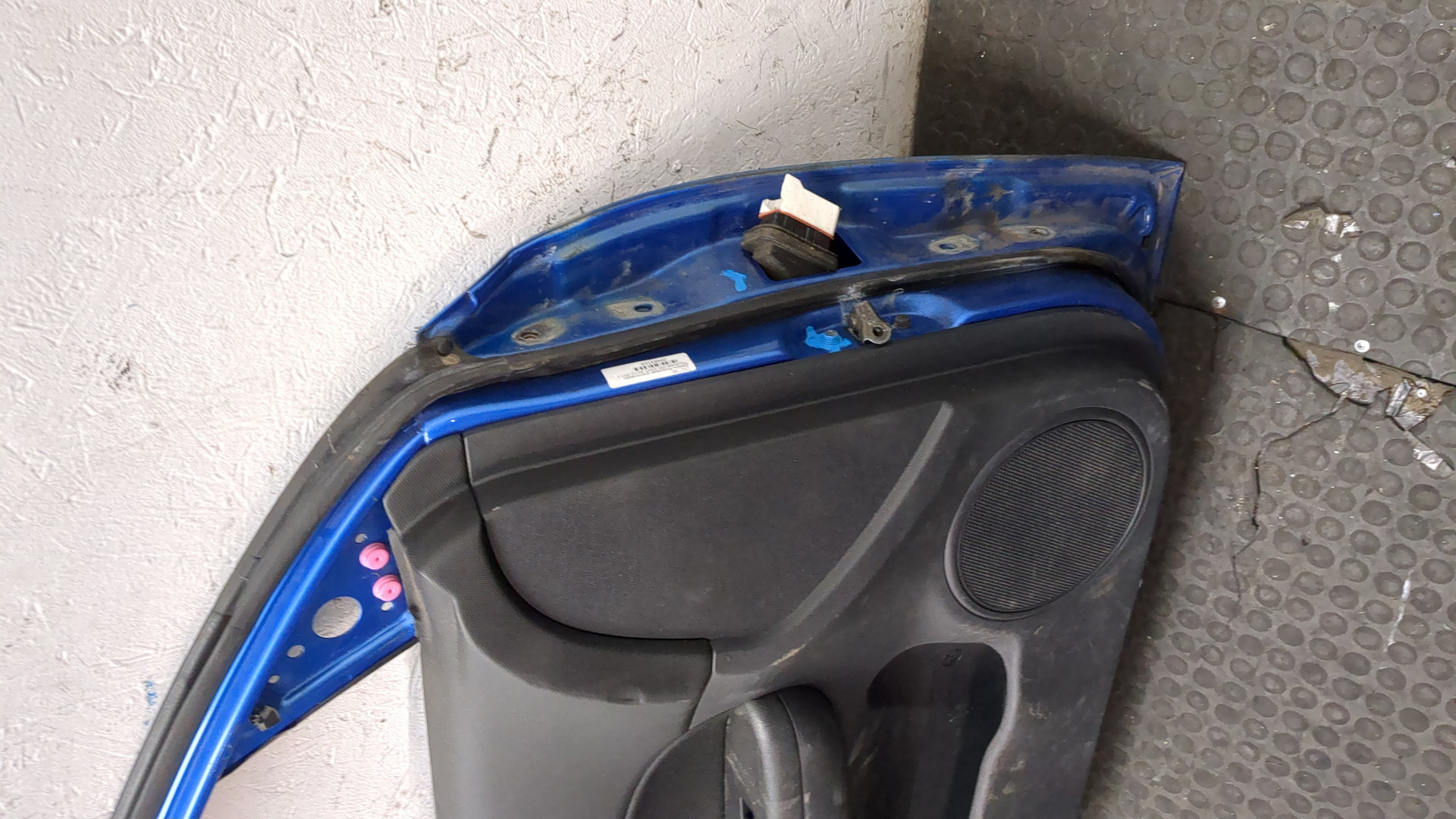 Дверь передняя левая