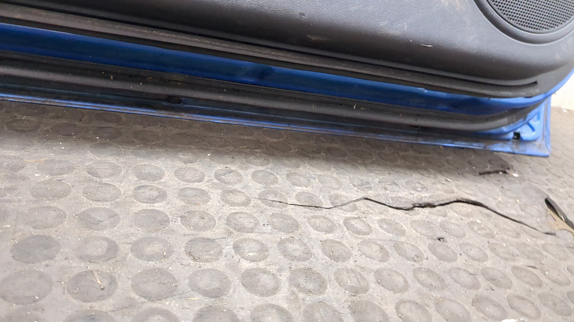 Дверь передняя левая