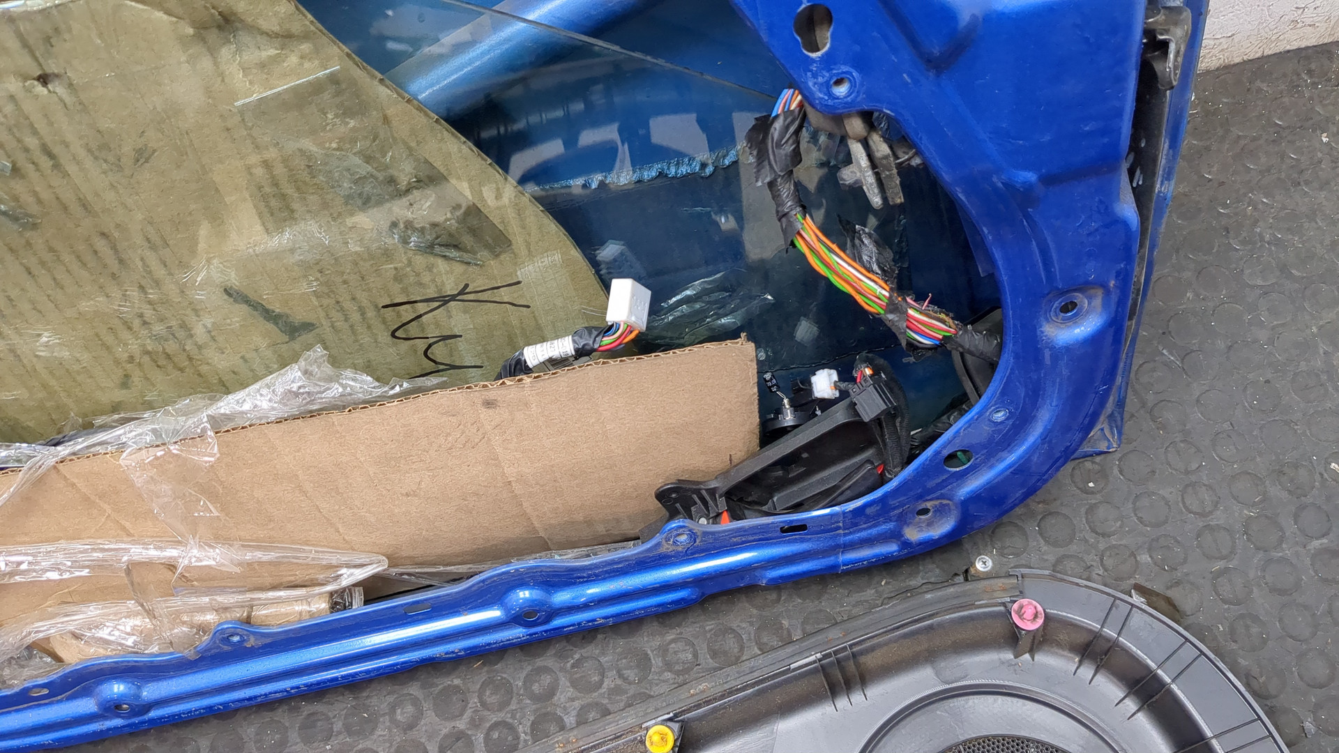 Дверь передняя левая