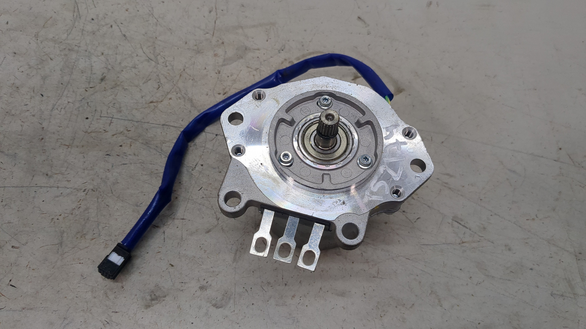 Серводвигатель рулевой рейки