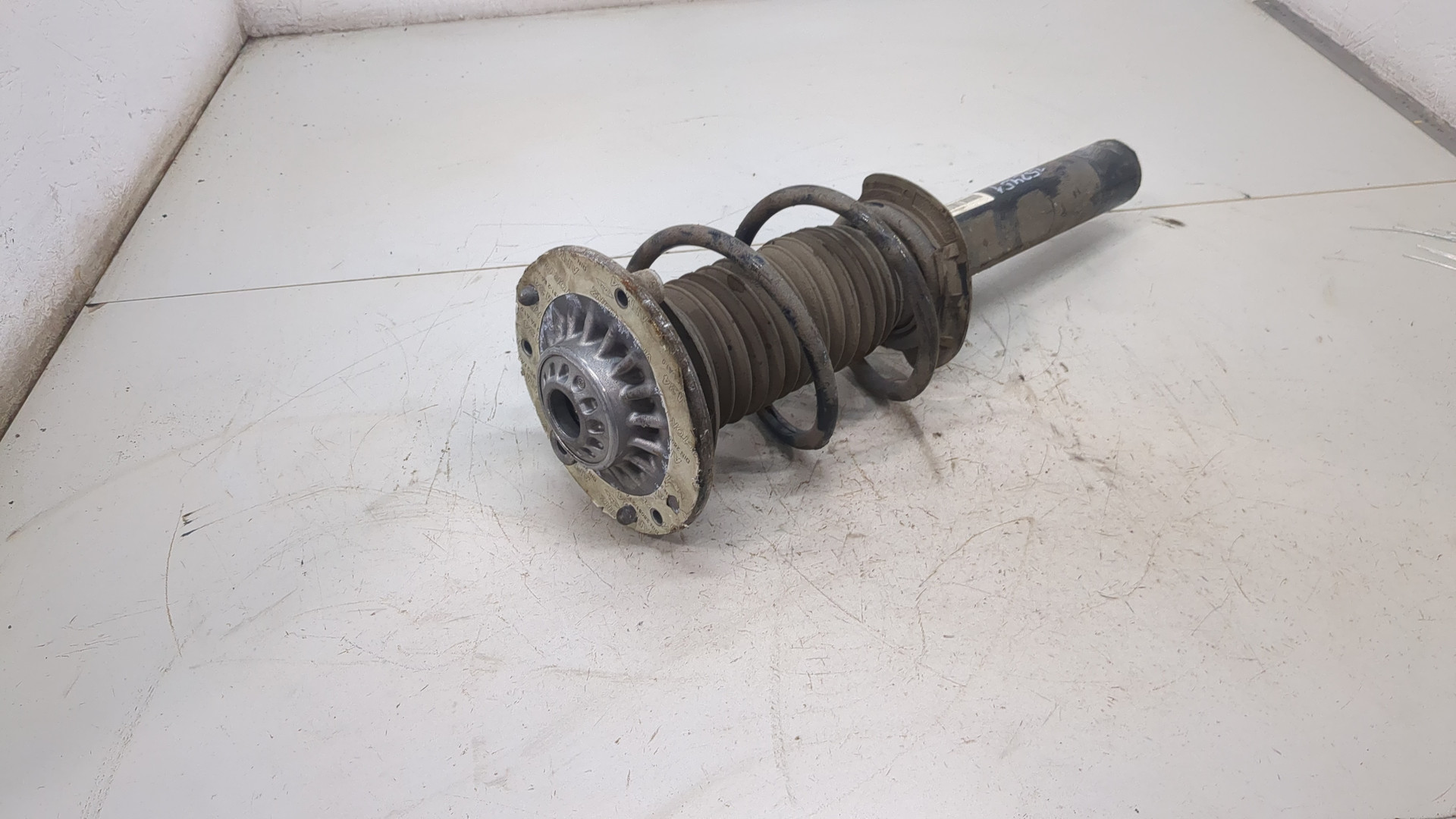 Амортизатор передний правый