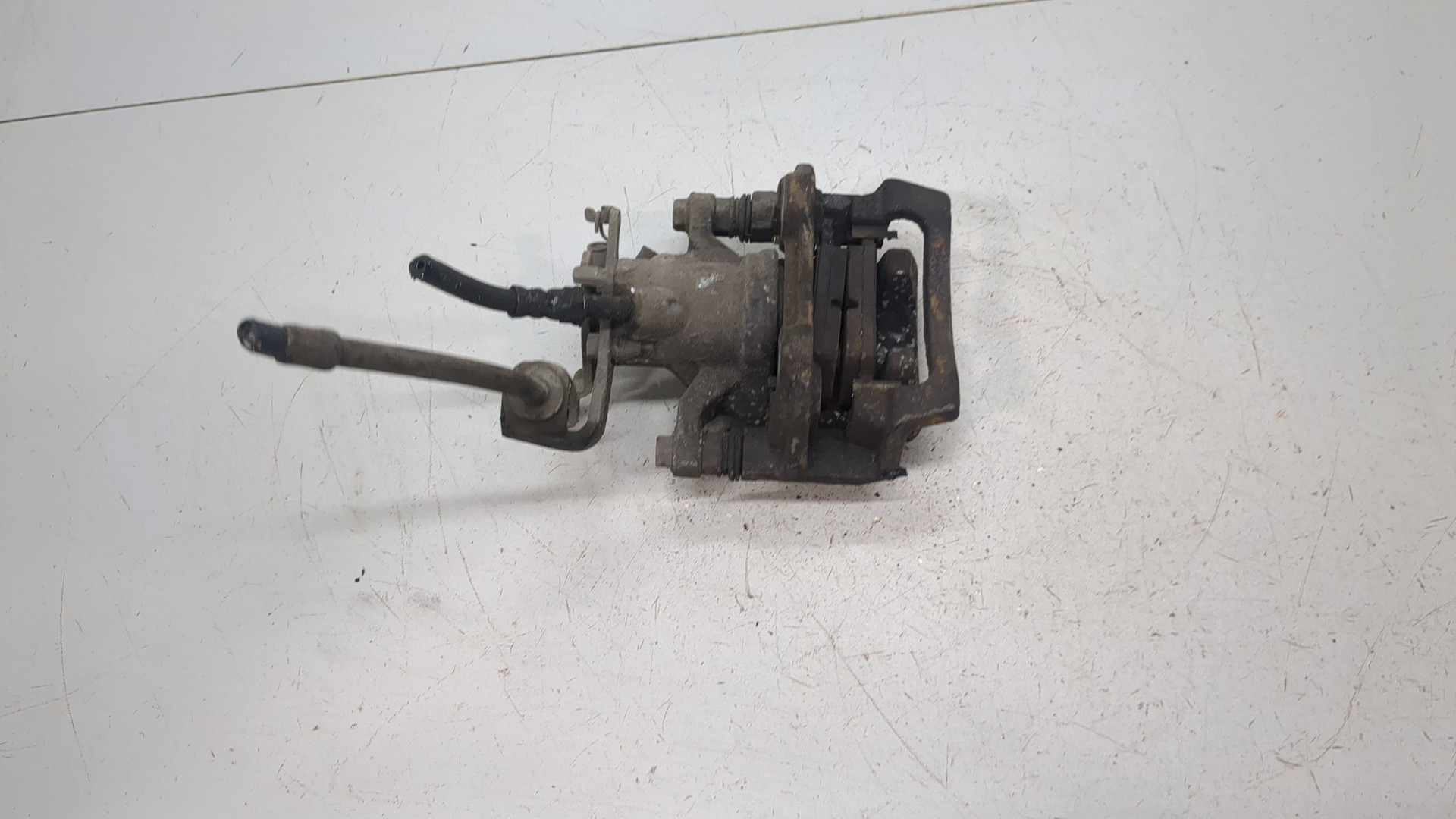 Суппорт задний левый