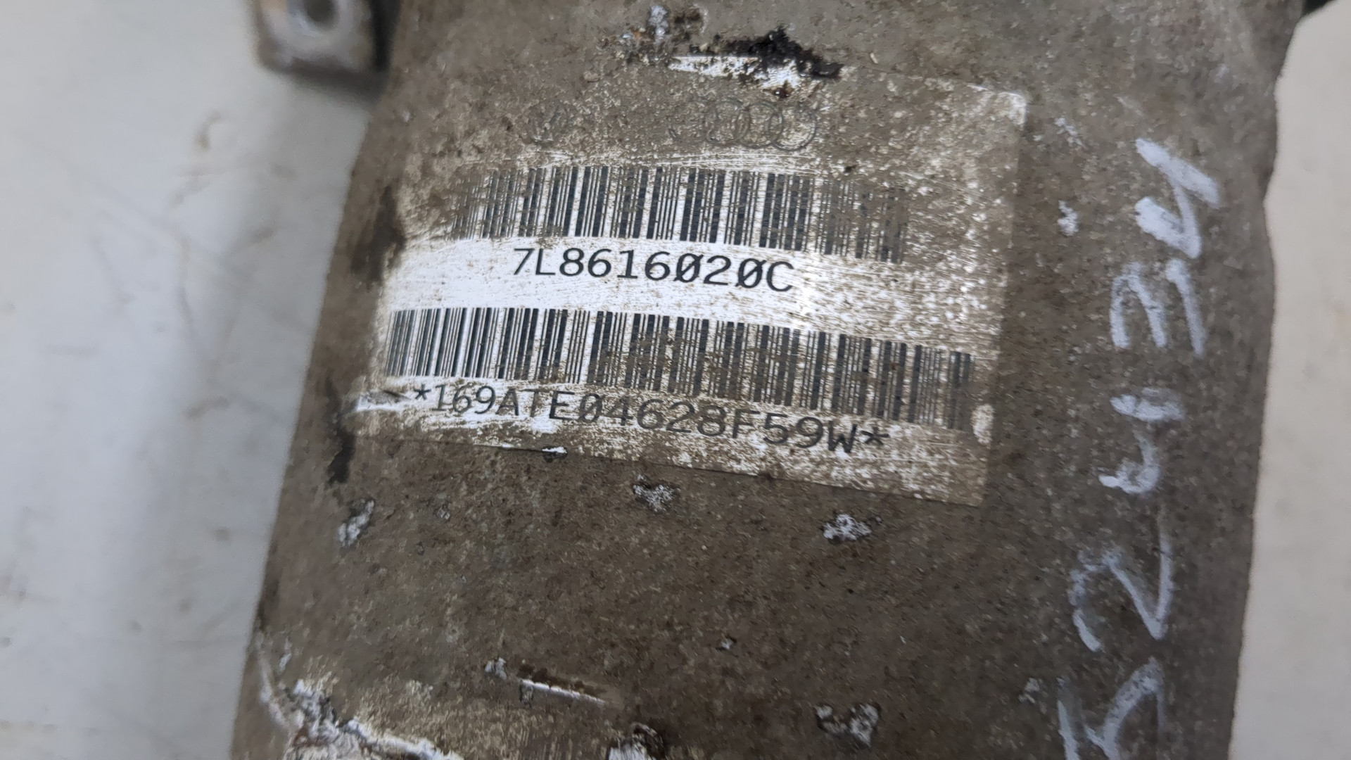 Амортизатор задний правый