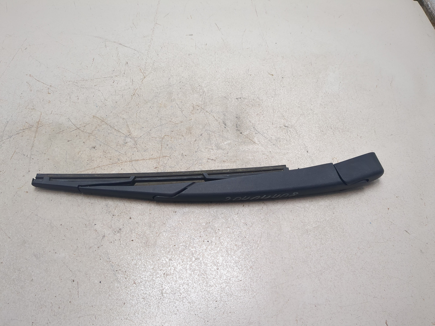 Поводок стеклоочистителя заднего