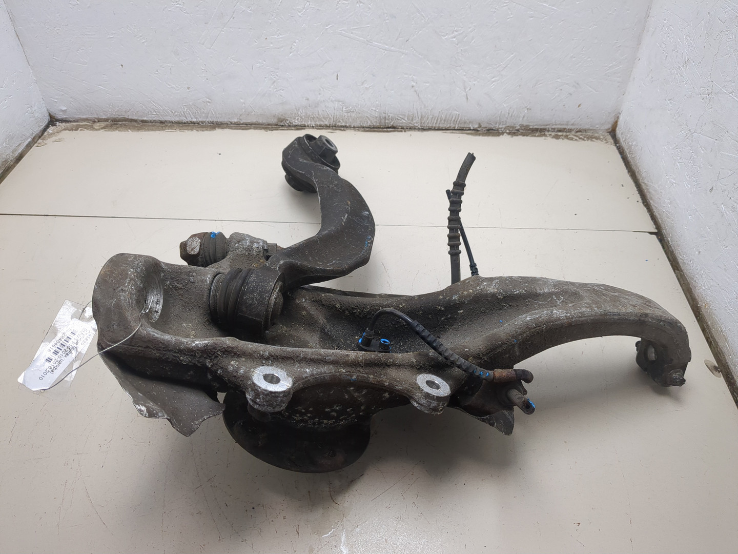 Кулак поворотный передний правый