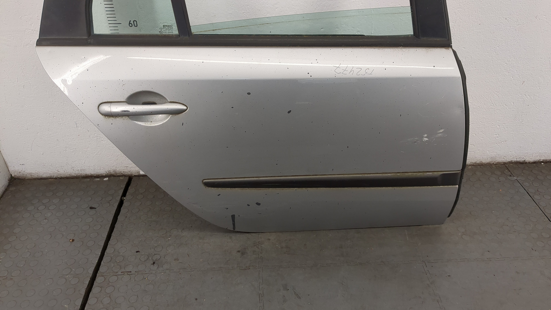 Дверь задняя правая