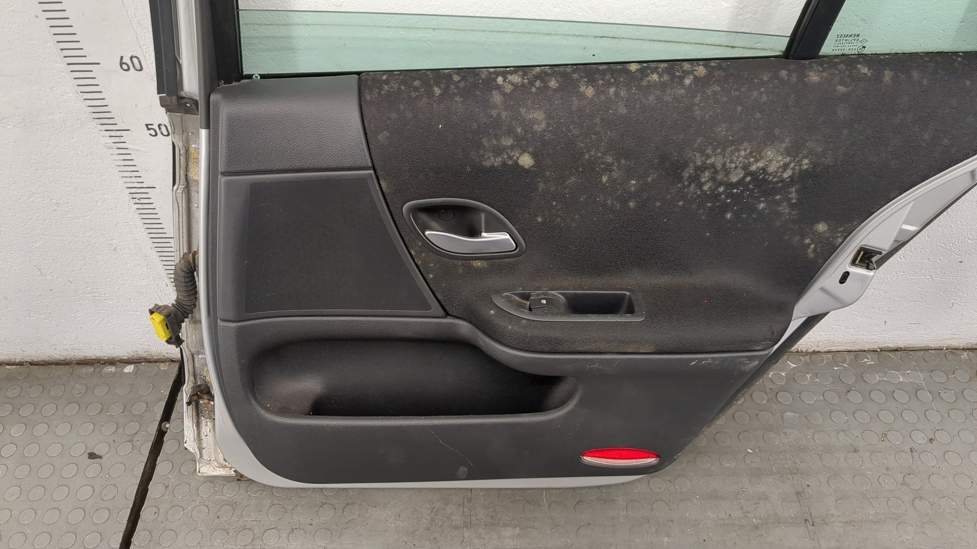 Дверь задняя правая