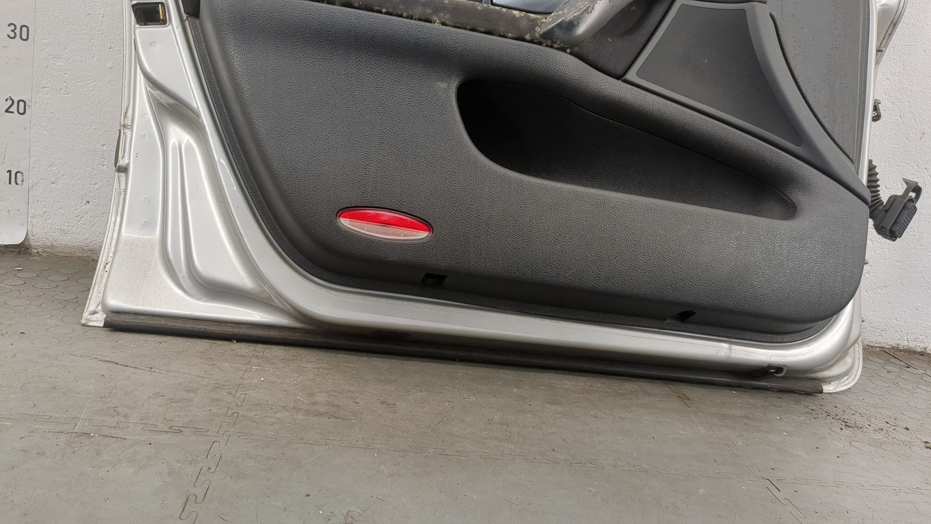 Дверь передняя левая