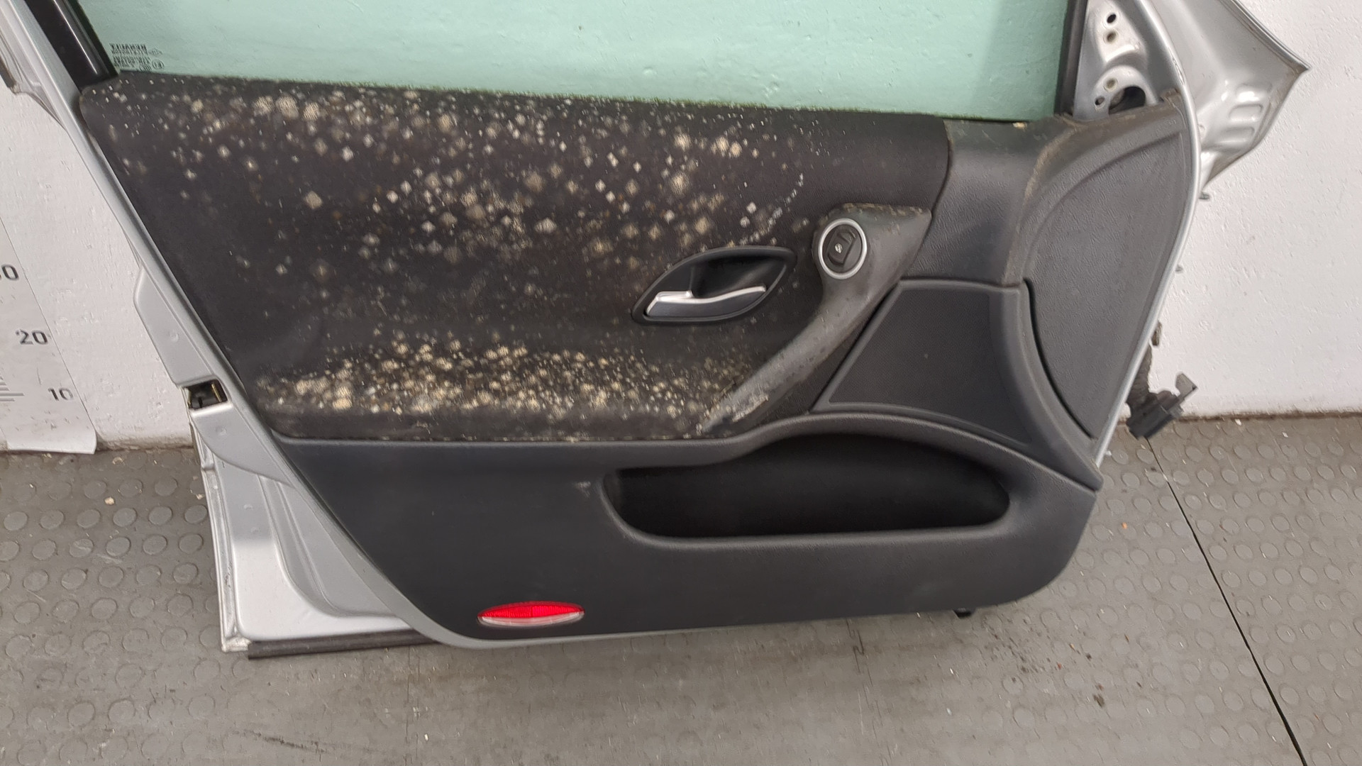 Дверь передняя левая