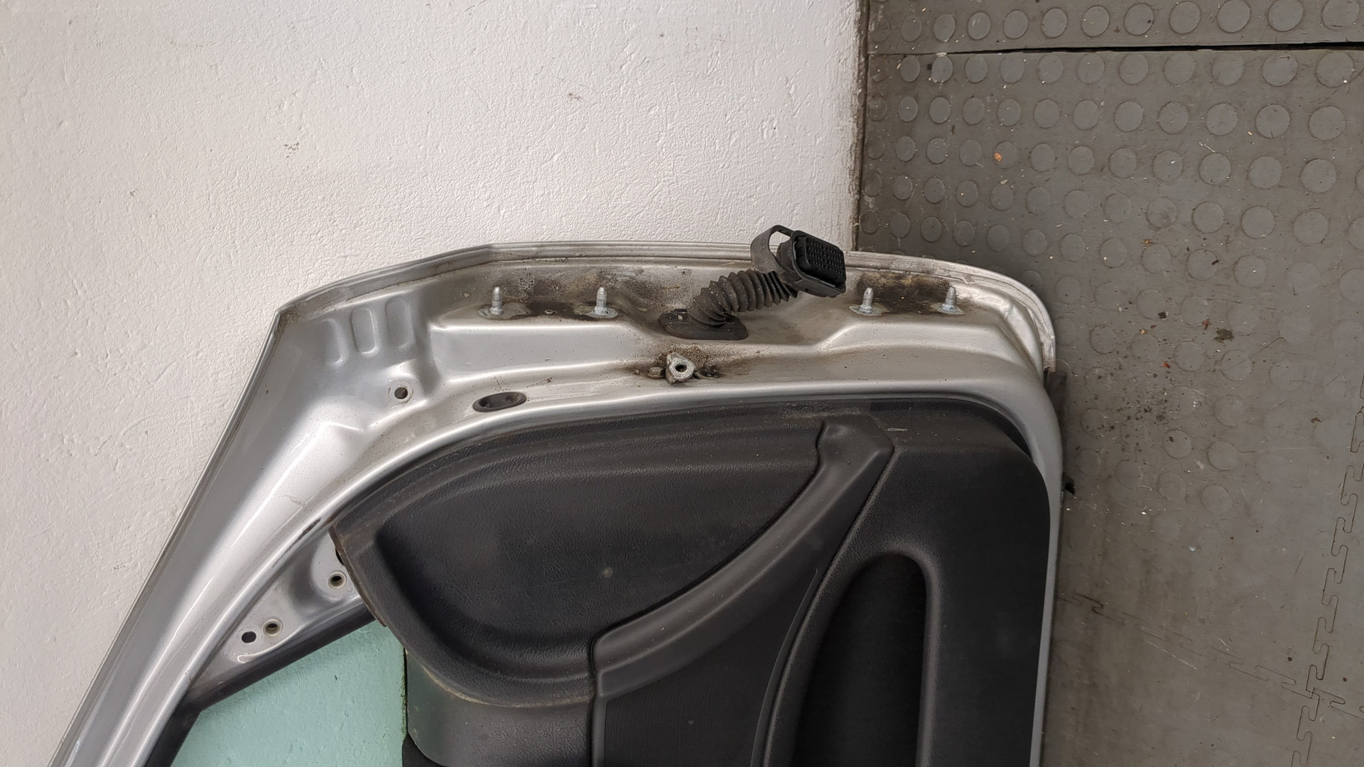 Дверь передняя левая