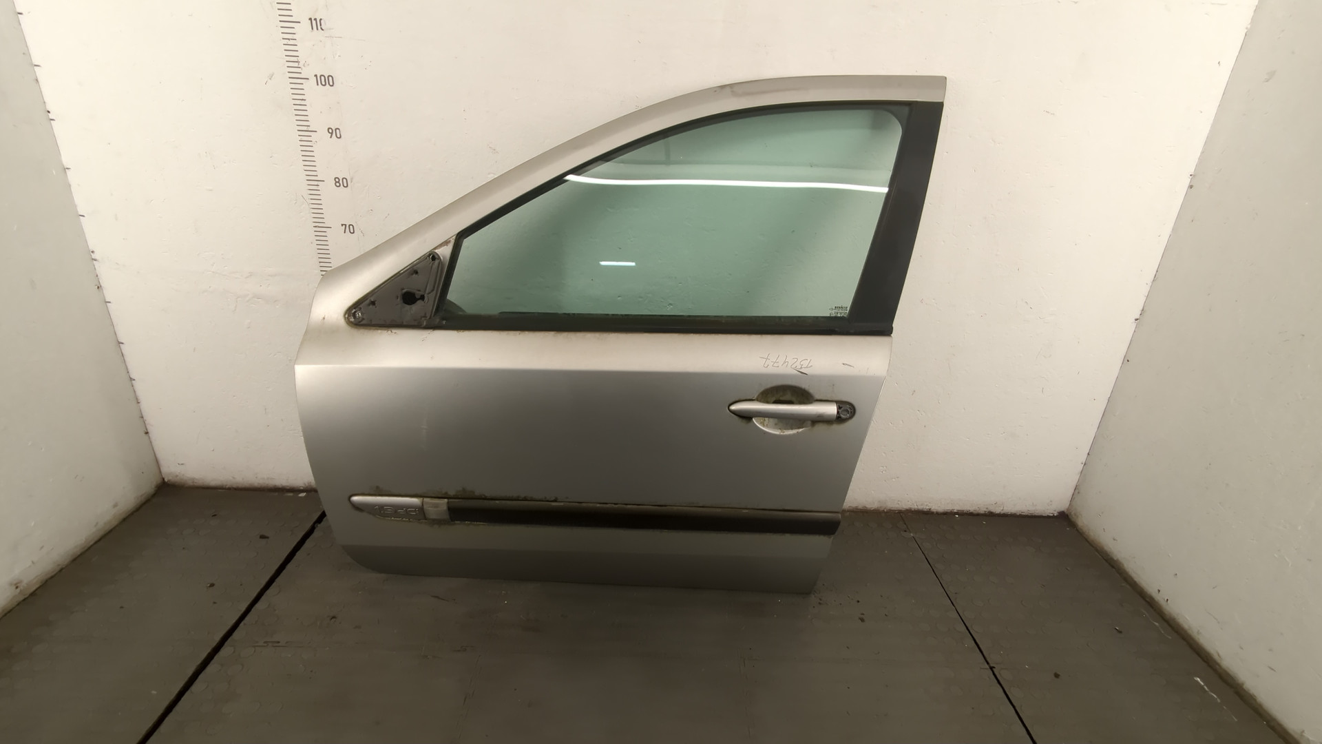 Дверь передняя левая