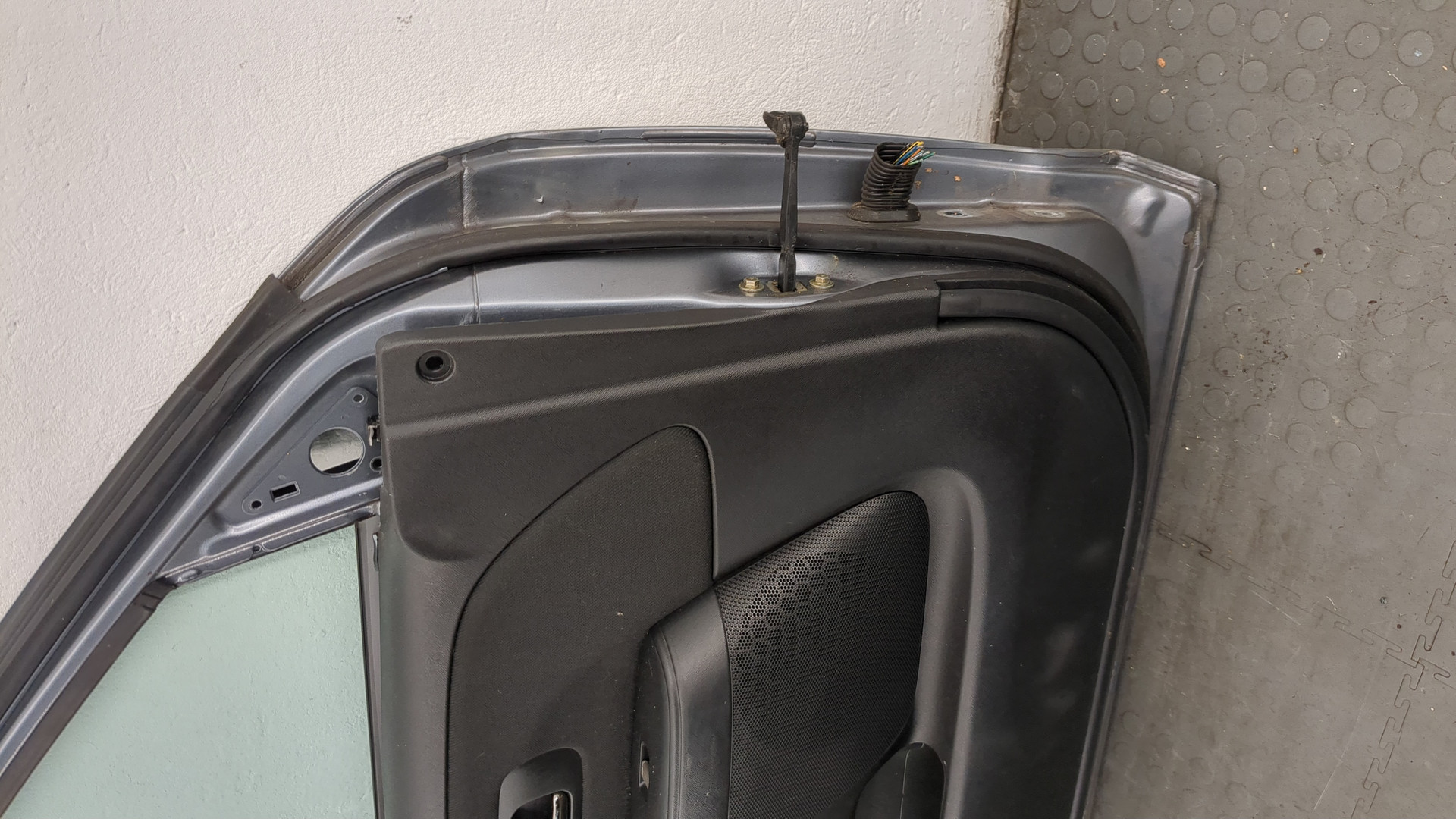 Дверь передняя левая