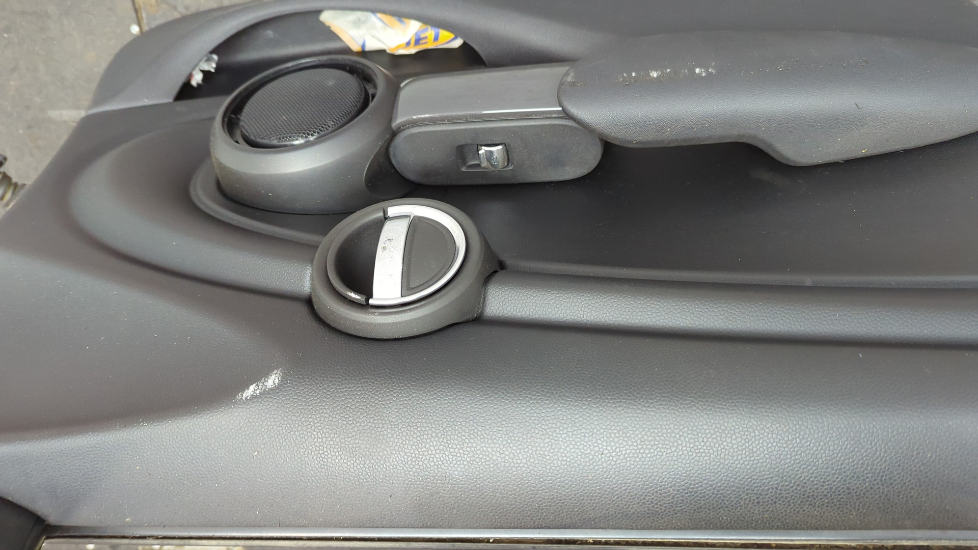 Дверь передняя левая