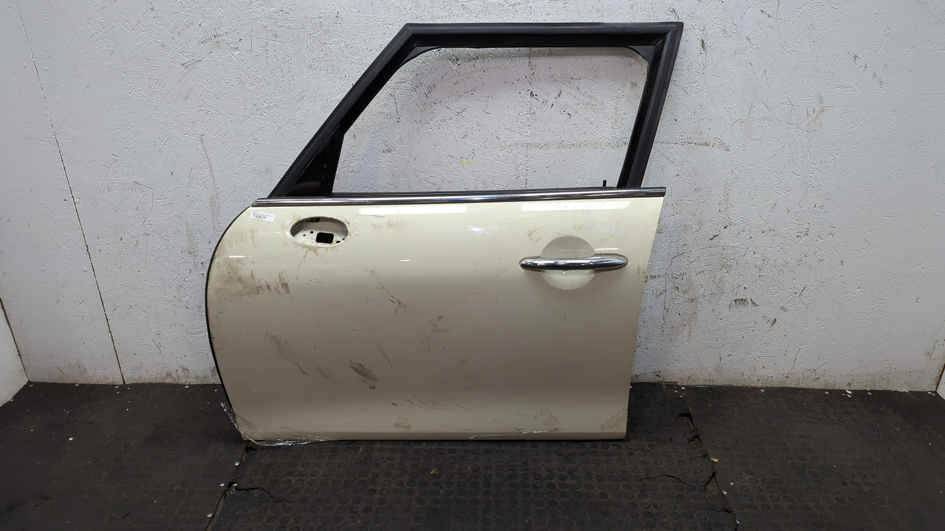 Дверь передняя левая