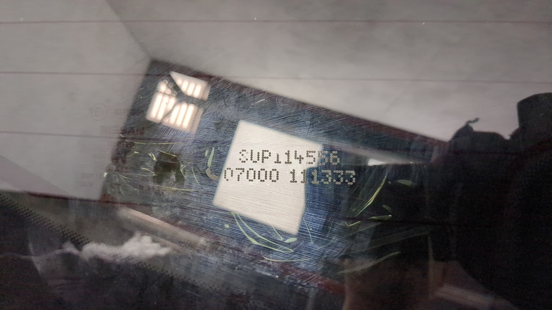 Стекло заднее