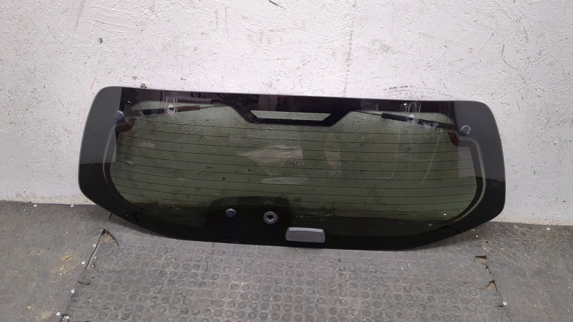 Стекло заднее