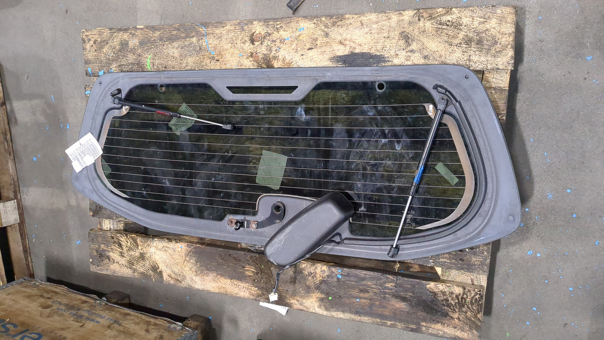 Стекло заднее